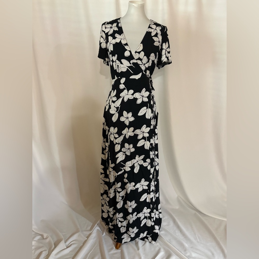 Lulus NWT floral maxi wrap dress